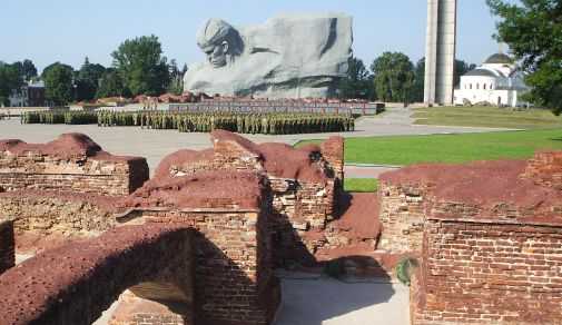Militärparade in der Festung von Brest