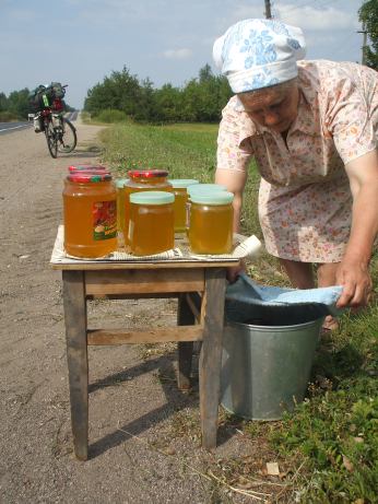 Russland: Honigverkäuferin