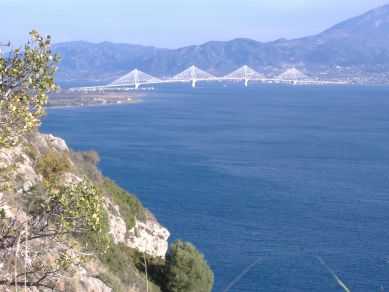 Größte Schrägkabelbrücke der Welt von Antirio nach Rio bei Patras, Golf von Korinth