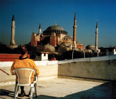 Christoph Gocke auf der Hotel-Dachterasse vor der Hagia Sophia in Istanbul
