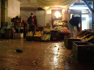 Obst-Markt von Safi im Regen