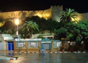 Burg und Stadtmauer von Safi im Regen