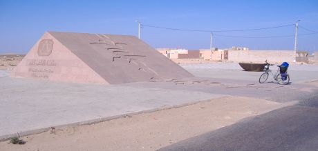 Tah: Denkmal für die 'friedliche Eroberung' der West-Sahara