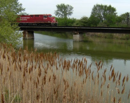 Lokomotive über der Themse, Ontario, Kanada
