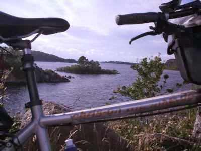 Panther Dominance Trekking am Lough Conn bei Pontoon, Irland