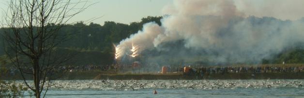 Start zum Schwimmen im Langener Waldsee beim Ironman Germany 2003 in Frankfurt