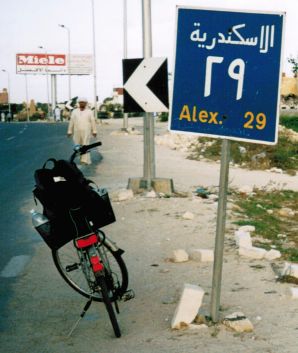 KM-Markierung 29 vor Alexandria auf der Küstenstraße, Ägypten