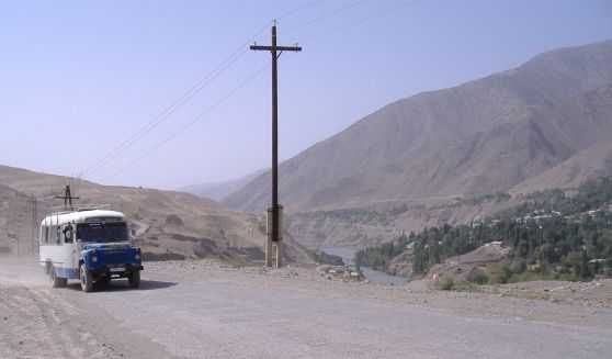 Bus im Serafschan-Tal