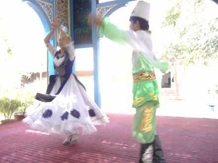 Uigurischer Volkstanz