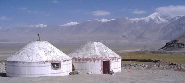 Kirgisische Beton-Jurten in China