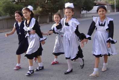 Schülerinnen in Pendschikent, Tadschikistan