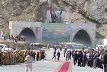 Ahmadinejad eröffnet Tunnel unter dem Ansob-Pass