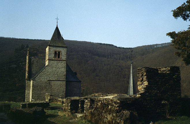 Kappelle in der Burgruine von Esch an der Sauer (Esch am Lach, Esch-sur-Sûre), Luxemburg