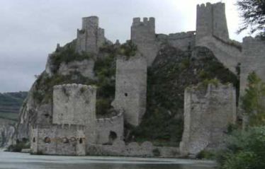 Burg Golubac am Donau-Durchbruch in Serbien