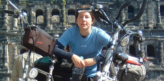 Mirjam Müller vor der Porta Nigra, Trier