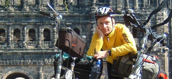 Christoph Gocke vor der Porta Nigra, Trier