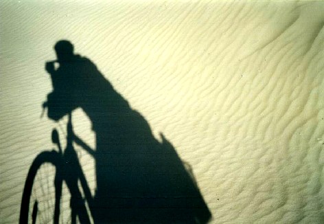 Radel-Schatten im Sahara-Sand