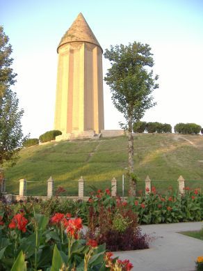 Turmgrab in Gonbad, 11. Jh.
