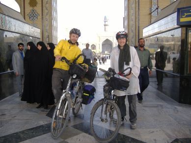Christoph Gocke und Mirjam Müller am Haram, dem Tempelbezirk von Mashhad