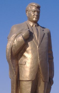 Präsident Saparmurad Nijasow alias Turkmenbaschi (= Vater aller Turkmenen)
