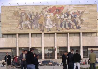 Sozialistischer Realismus am Skanderbeg-Platz in Tirana, Albanien