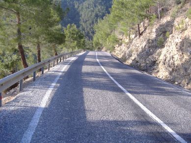 Straße im Taurus-Gebirge bei Tasucu, Türkei