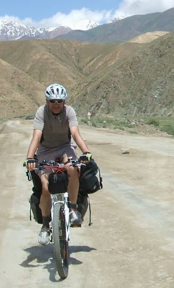Auf der Hauptstraße Kotschkor-Naryn vor Sary Bulak, Kirgistan