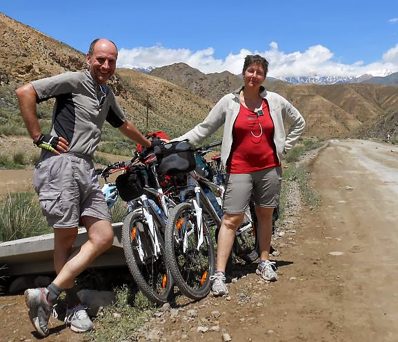 Chris und Miri bei Sary Bulak, Kirgistan