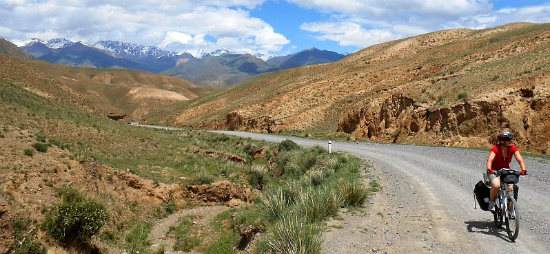 Anstieg zu einem kleinen Pass zwischen Sary Bulak und Keng Suu vor der Abfahrt ins Tölök-Tal