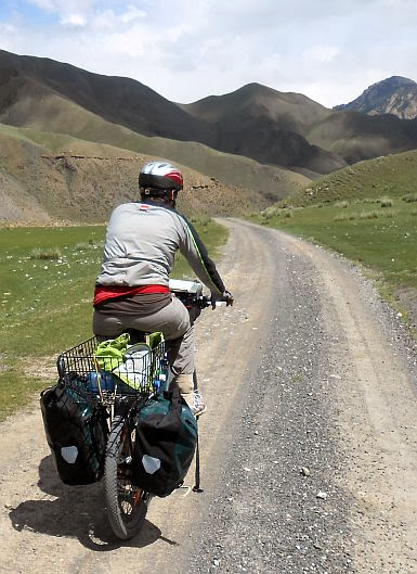 Miri biket im Song-Köl-Tal