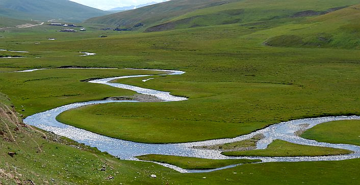 Kich-Kara-Kudzhur-Fluss mäandert