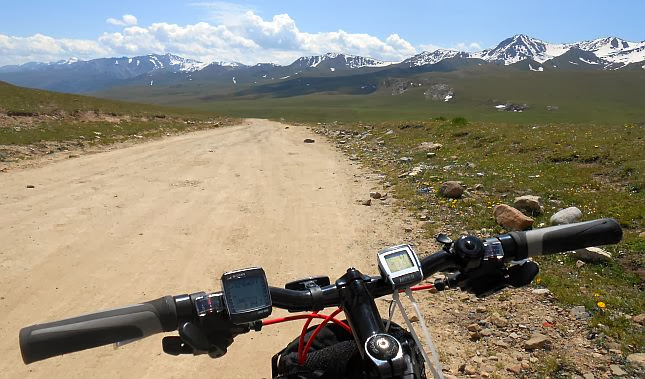 Passhöhe (3200 m) zwischen Kich-Kara-Kudzhur- und Ter-Suu-Tal  (Koordinaten: N 41.800015, E 75.946255)