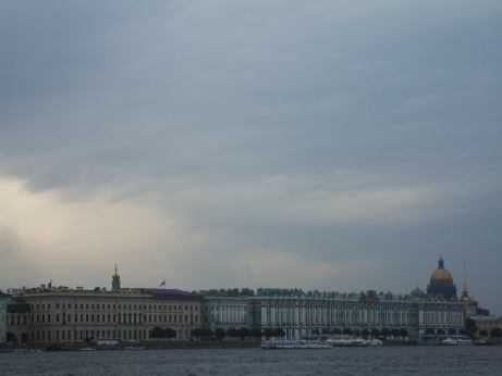 St. Petersburg: Eremitage von der andern Flussseite her gesehen