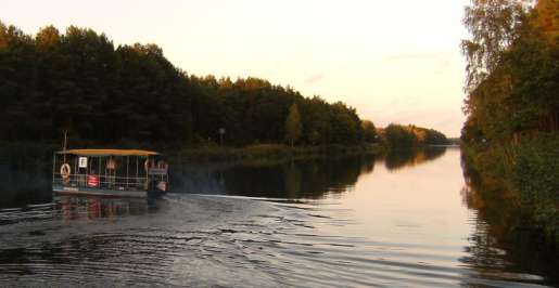 Havel-Fähre im Abendlicht bei Friedrichsthal