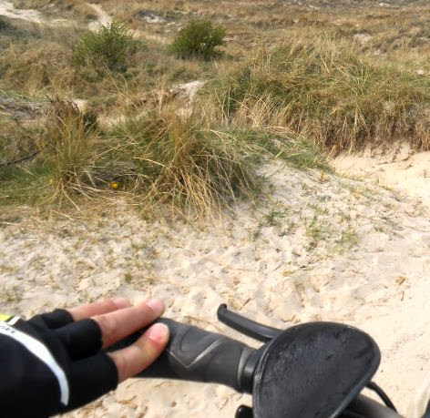Fahrradlenker und Dünen auf Borkum
