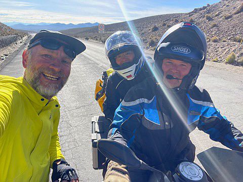 Mit Motorradfahrerpaar aus Frankfurt