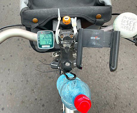 Koga Signature Rad: Cockpit mit Lenkertasche, Handyhalter, Radcomputer und Wasserflasche