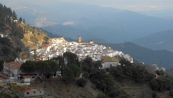 Weiße Dörfer in Andalusien: Blick auf Algatocin