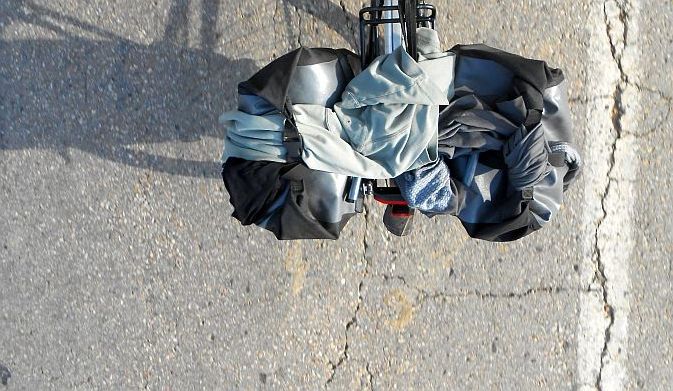 Gepäckträger am Ridgeback-Rad als Wäschetrockner mit Ortliebtaschen