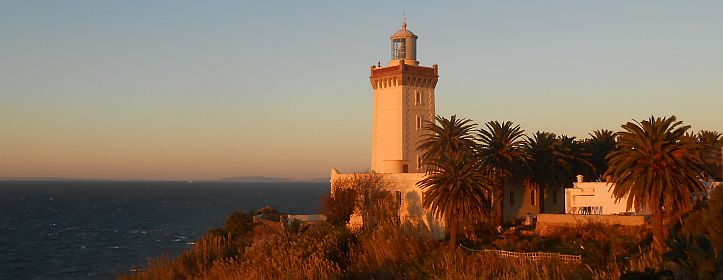 Leuchtturm am Cap Spartel in der Abendsonne, Marokko