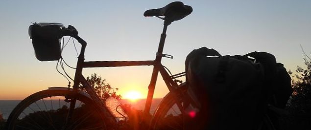 20. Dez. 2013 Sol Invictus: Sonnenuntergang mit Ridgeback Rapide Velocity im Atlantik am nordwestlichen Punkt Afrikas, dem Cap Spartel