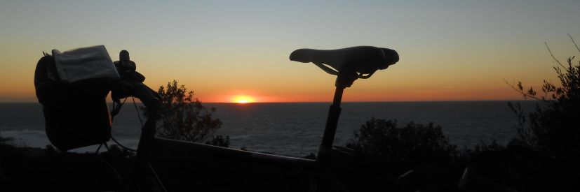 20. Dez. 2013 Sol Invictus: Sonnenuntergang mit Ridgeback Rapide Velocity im Atlantik am nordwestlichen Punkt Afrikas, dem Cap Spartel