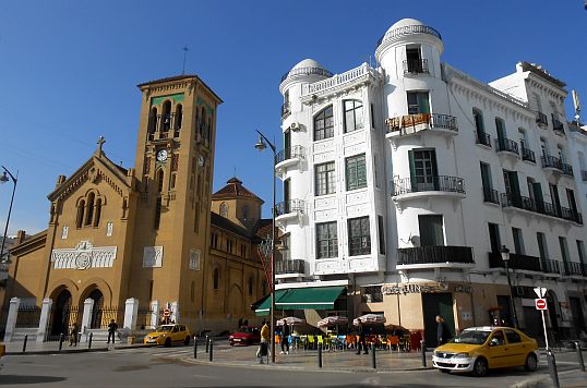 Kirche Iglesia de Bacturia, erbaut 1917 oder 1926, am Place Moulay el Mehdi von Tétouan