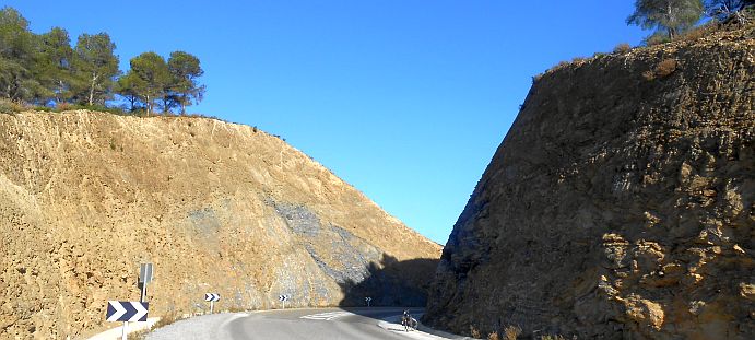 Danke, Dynamit! Gesprengter Durchlass auf der Route Nationale 16 zwischen Tétouan und Oued Laou