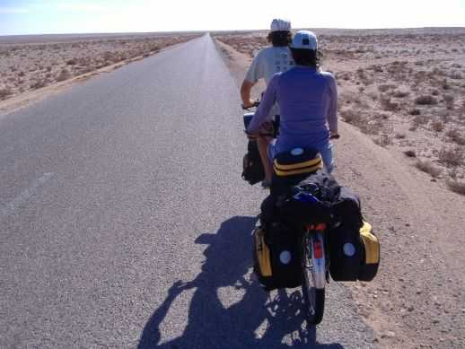 Natalia Domingo und Javier Gómez auf dem Tandem von hinten