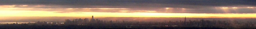 Manhattan Skyline bei Sonnenuntergang - aus dem Flugzeug