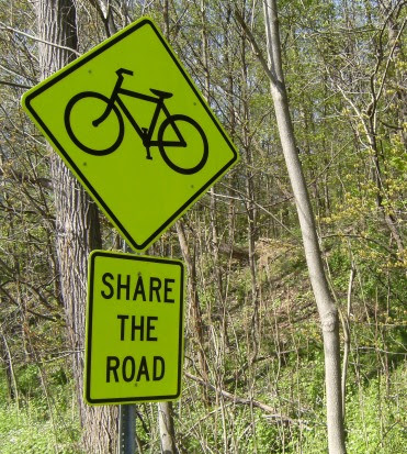 Bike: Share the Road; Schild an der New York State Bike Route 9 kurz vor Albany