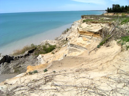 Steilküste mit Sand und Lehm am Erie See bei Clear Creek, Ontario, Kanada
