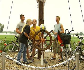 Elbe-Radweg: Siegerkuss von Heike in Hitzacker