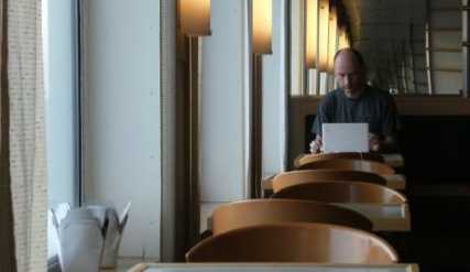 Chris hämmert das Karakorum-Tagebuch in sein nagelneues Asus Netbook EeePC 1000HE